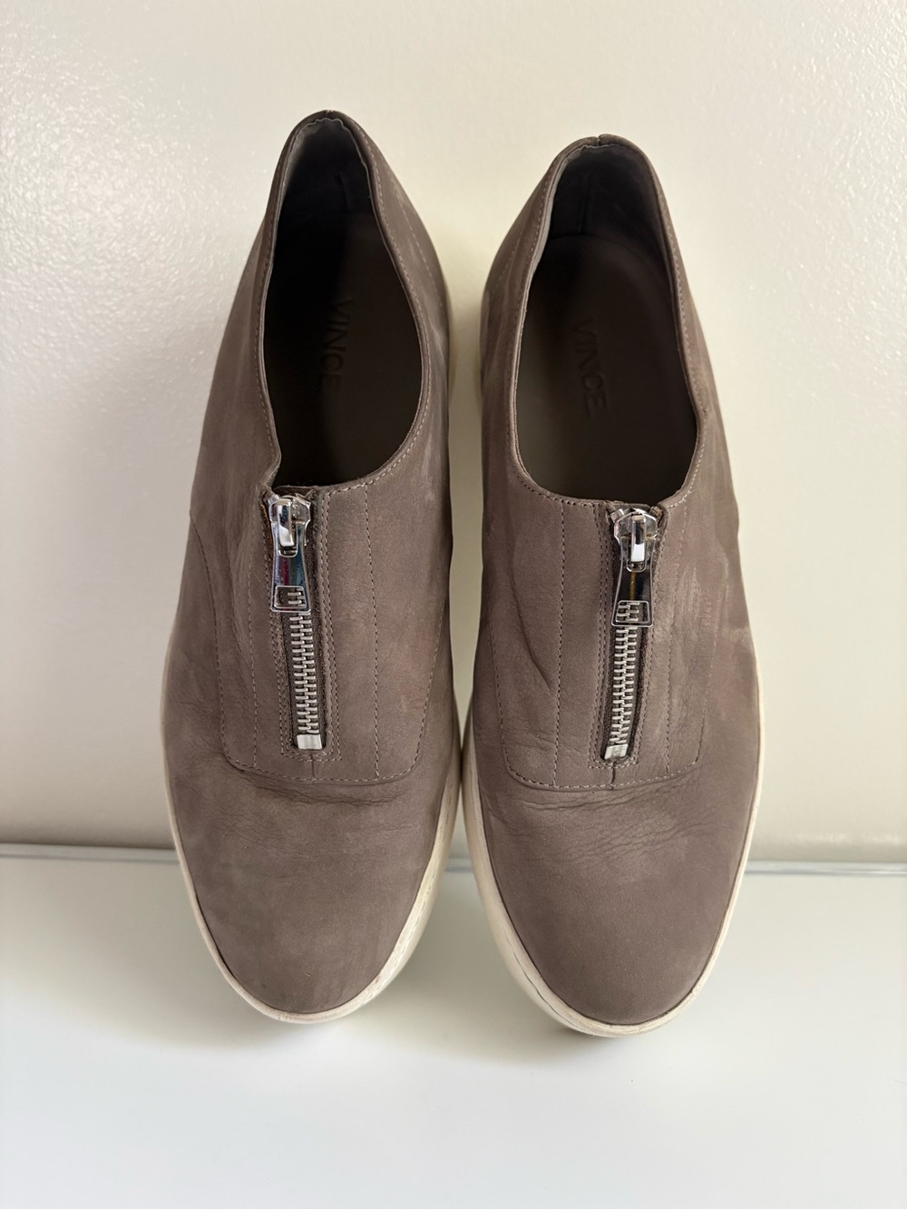 Vince Warner Taupe Grey Nubuck Leather Front Zip Platform Sneakers Size 8.5